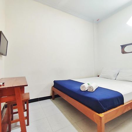 Happy Syariah Hotel Near Jombor Mitra Reddoorz Слеман Екстериор снимка