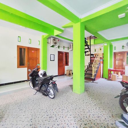 Happy Syariah Hotel Near Jombor Mitra Reddoorz Слеман Екстериор снимка