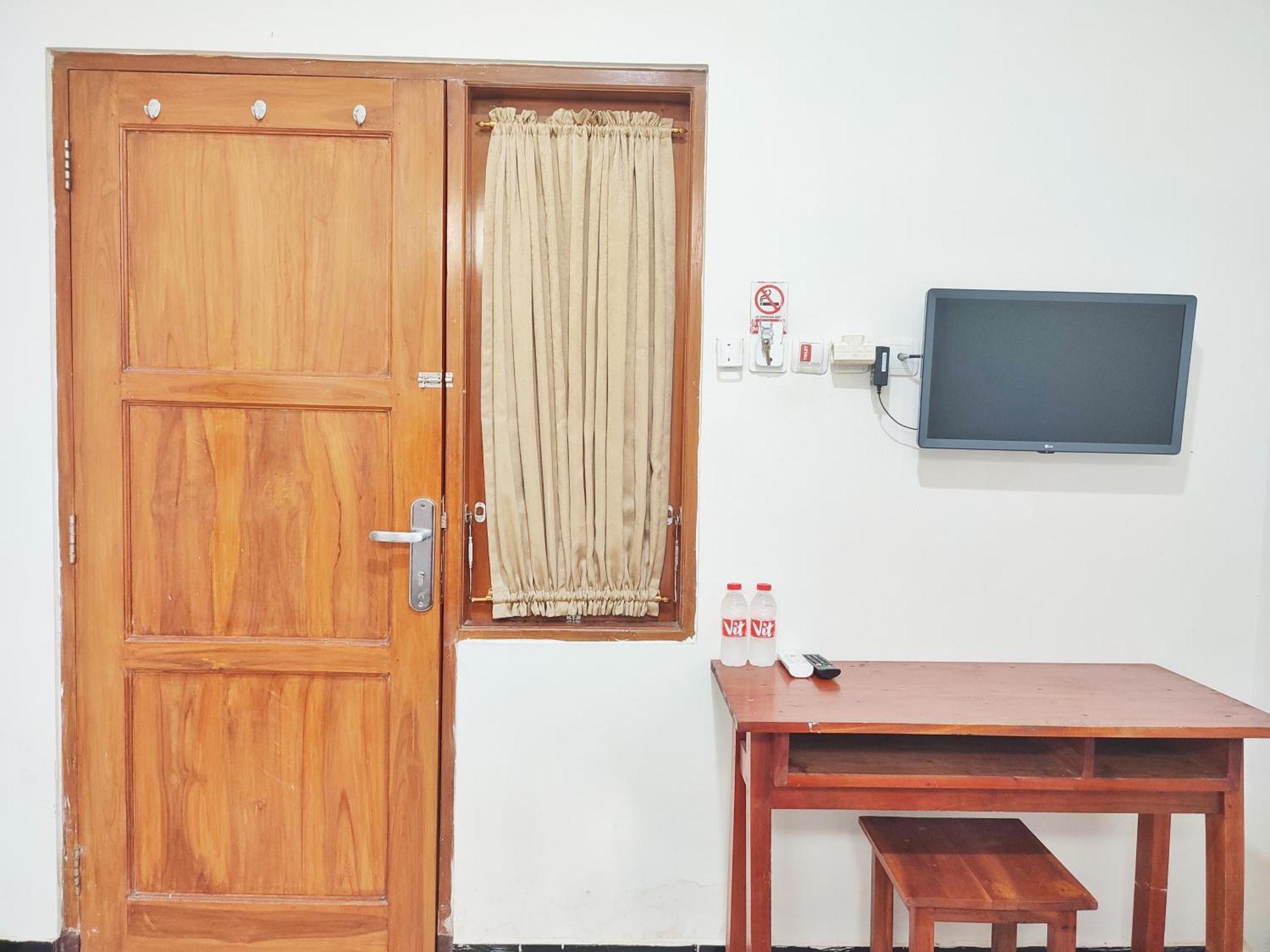 Happy Syariah Hotel Near Jombor Mitra Reddoorz Слеман Екстериор снимка