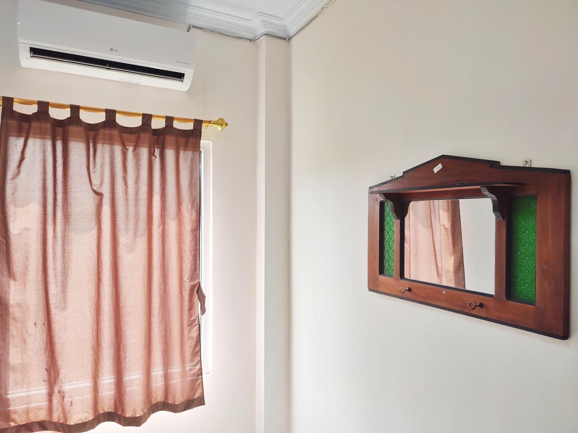 Happy Syariah Hotel Near Jombor Mitra Reddoorz Слеман Екстериор снимка
