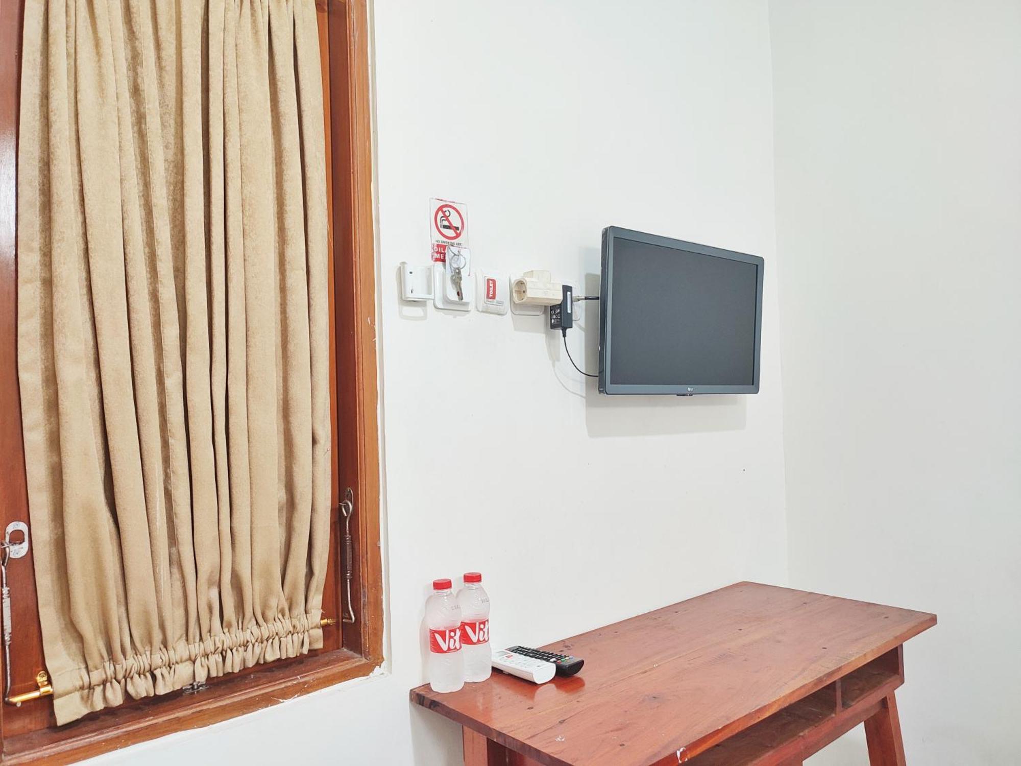 Happy Syariah Hotel Near Jombor Mitra Reddoorz Слеман Екстериор снимка