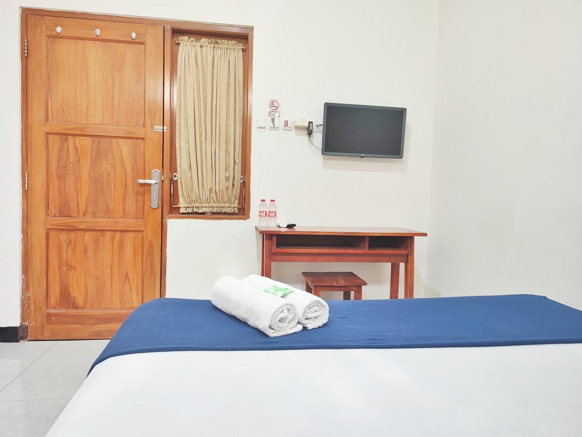 Happy Syariah Hotel Near Jombor Mitra Reddoorz Слеман Екстериор снимка