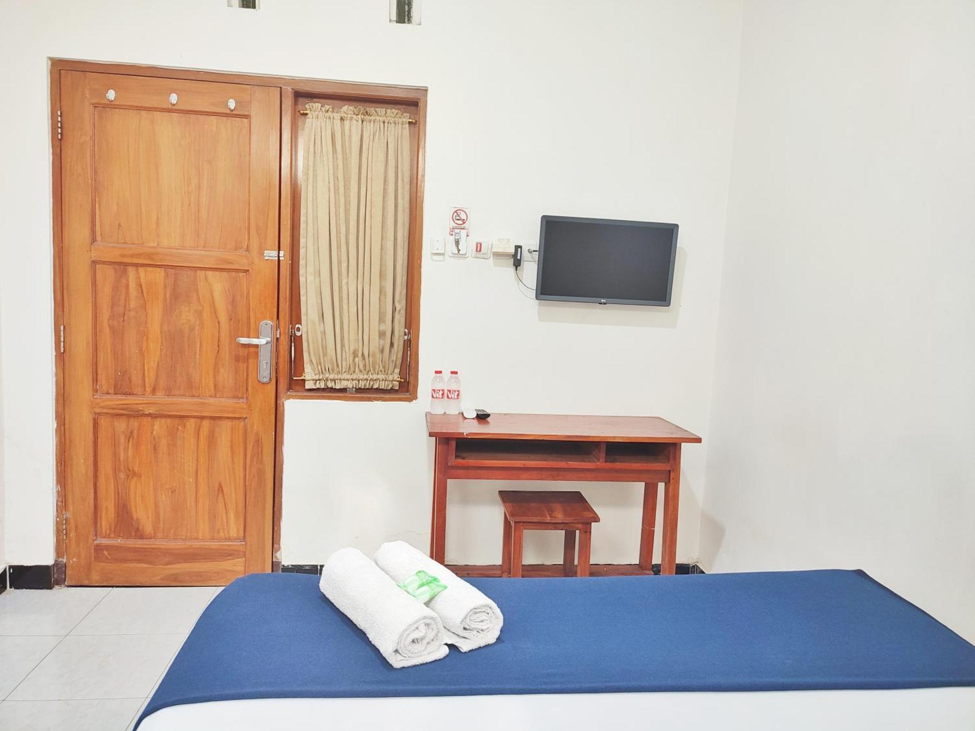 Happy Syariah Hotel Near Jombor Mitra Reddoorz Слеман Екстериор снимка