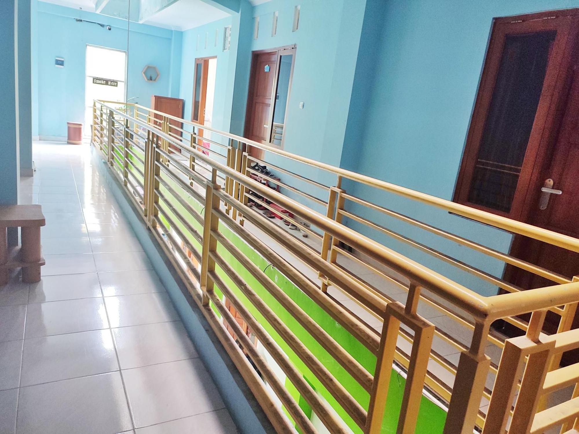 Happy Syariah Hotel Near Jombor Mitra Reddoorz Слеман Екстериор снимка